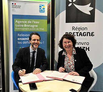 Photo de Loïc Obled, directeur général de l’agence de l’eau Loire-Bretagne, et Delphine Alexandre, vice-présidente de la Région Bretagne en charge de l’eau et de la santé