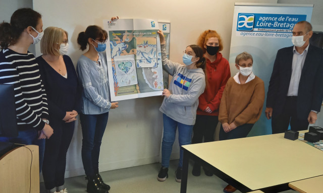 remise officielle dans le cadre du concours d'affiches et vidéos de l'agence de l'eau Loire-Bretagne