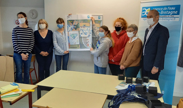 remise officielle dans le cadre du concours d'affiches et vidéos de l'agence de l'eau Loire-Bretagne