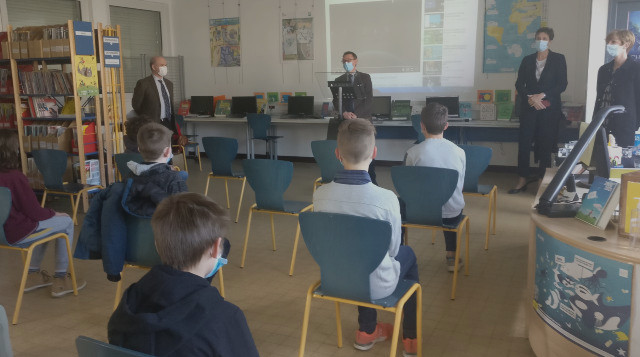 remise officielle dans le cadre du concours d'affiches et vidéos de l'agence de l'eau Loire-Bretagne