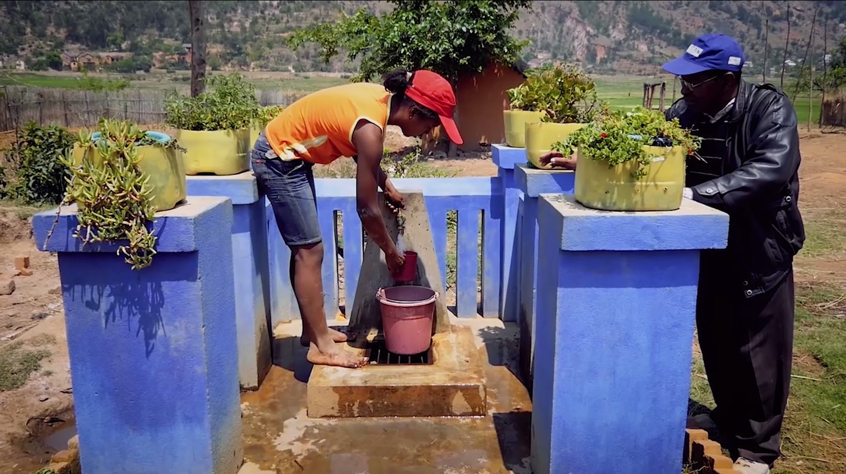 Borne fontaine : alimentation en eau potable des villages de Sahanivotry