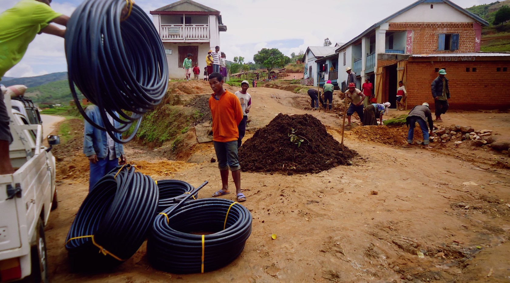 Travaux d'alimentation en eau potable des villages de Sahanivotry