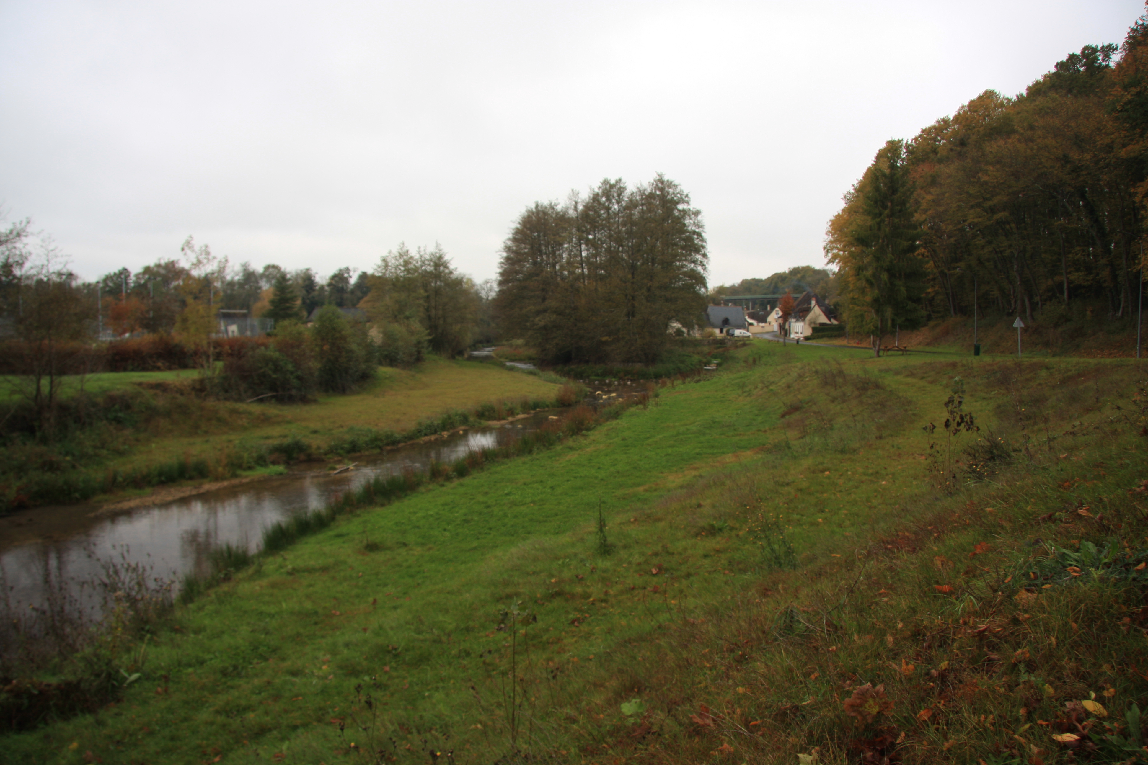Restauration du Gault à Château-Renault (37) - La Brenne en amont de l’ancien clapet du camping (après arasement du clapet)