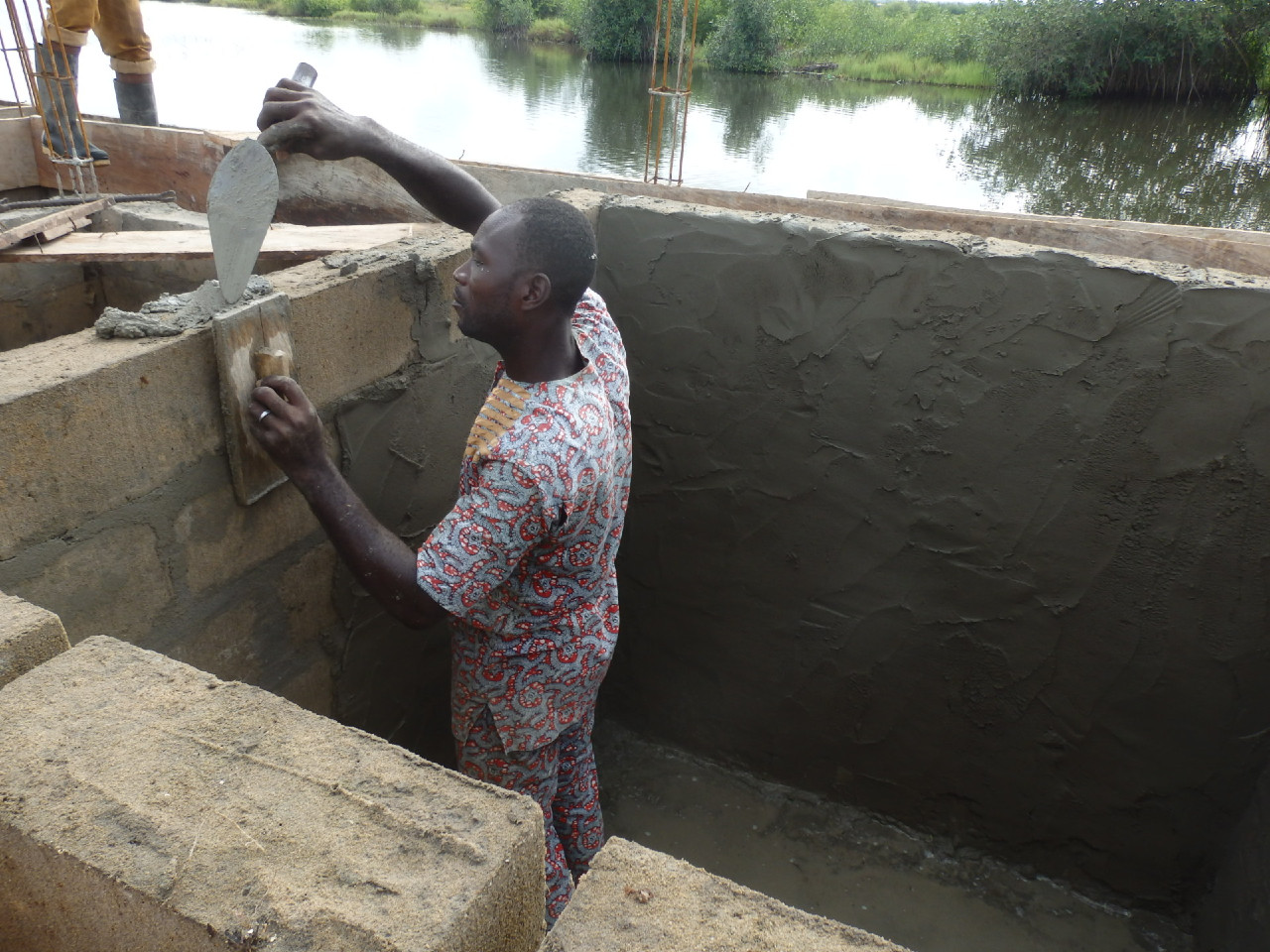 Construction d'un bloc de latrines à deux cabines