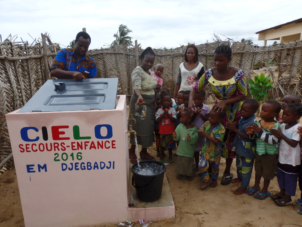 Borne fontaine à l'école maternelle de Djegbadji