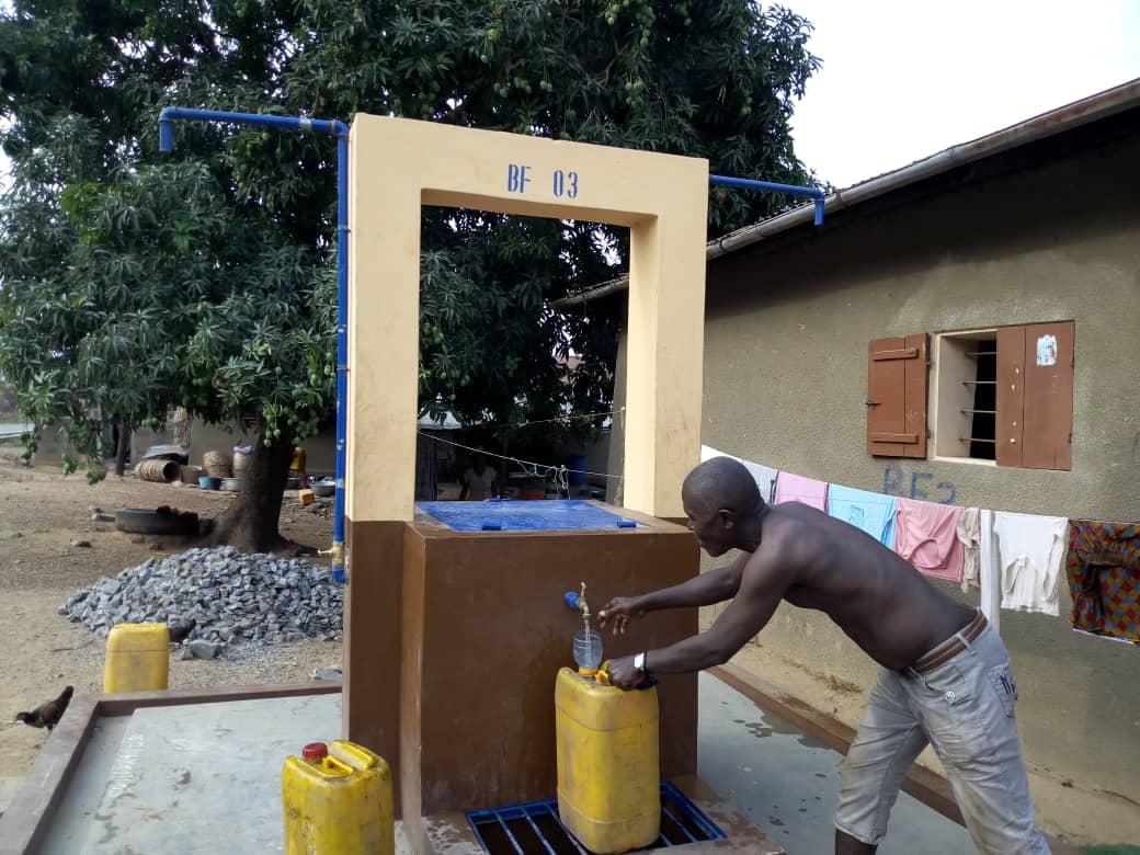 Borne fontaine à Bakéma - Bénin